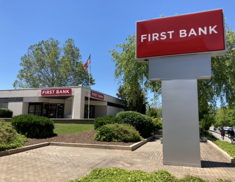 Hendersonville First Bank branch exterior